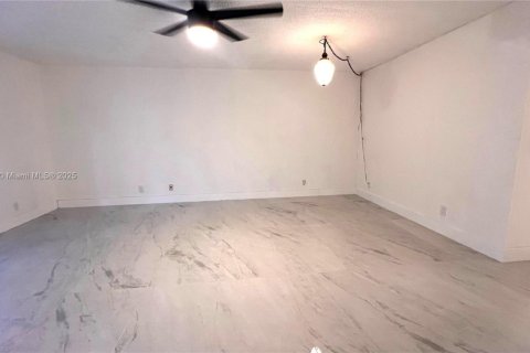 Condominio en alquiler en Lauderhill, Florida, 1 dormitorio, 86.21 m2 № 1941416 - foto 9