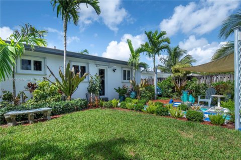 House in Hollywood, Florida 3 bedrooms, 126.63 sq.m. № 1828305 - photo 16