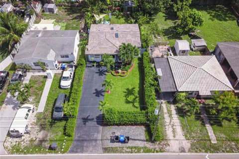 House in Hollywood, Florida 3 bedrooms, 126.63 sq.m. № 1828305 - photo 25