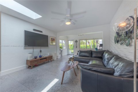 House in Hollywood, Florida 3 bedrooms, 126.63 sq.m. № 1828305 - photo 3