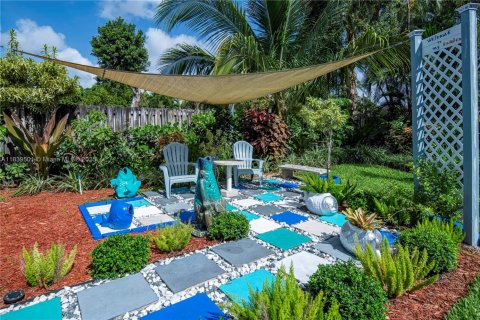 House in Hollywood, Florida 3 bedrooms, 126.63 sq.m. № 1828305 - photo 18