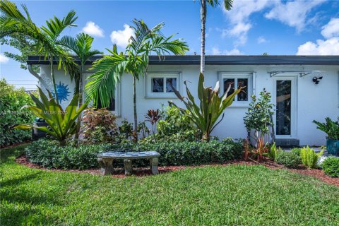House in Hollywood, Florida 3 bedrooms, 126.63 sq.m. № 1828305 - photo 15