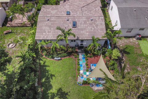 House in Hollywood, Florida 3 bedrooms, 126.63 sq.m. № 1828305 - photo 26