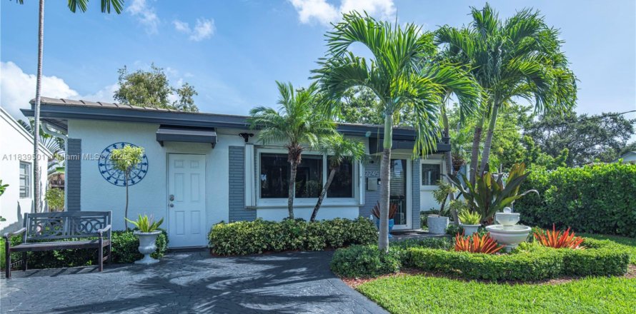 House in Hollywood, Florida 3 bedrooms, 126.63 sq.m. № 1828305