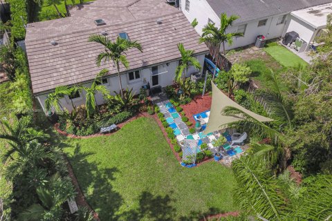 House in Hollywood, Florida 3 bedrooms, 126.63 sq.m. № 1828305 - photo 23