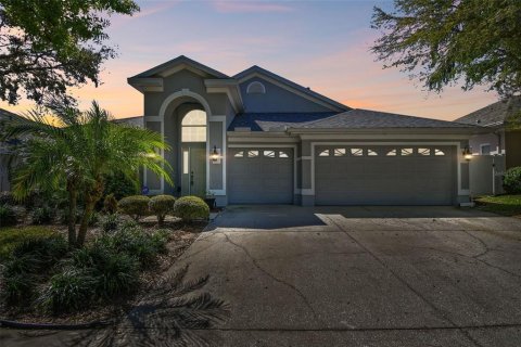Casa en venta en Tarpon Springs, Florida, 4 dormitorios, 211.26 m2 № 1732900 - foto 1