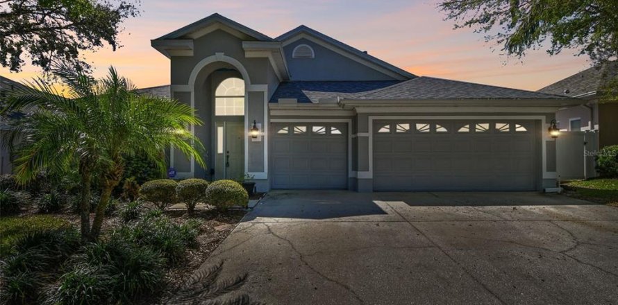 House in Tarpon Springs, Florida 4 bedrooms, 211.26 sq.m. № 1732900