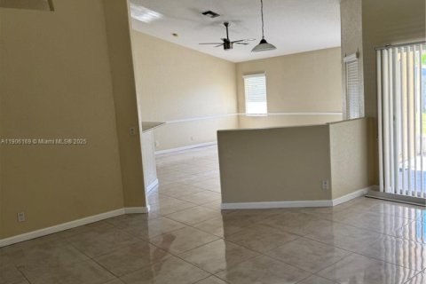 Casa en alquiler en Port St. Lucie, Florida, 4 dormitorios, 202.81 m2 № 1957049 - foto 4