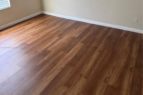 Casa en alquiler en Port St. Lucie, Florida, 4 dormitorios, 202.81 m2 № 1957049 - foto 7