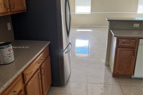 Casa en alquiler en Port St. Lucie, Florida, 4 dormitorios, 202.81 m2 № 1957049 - foto 5