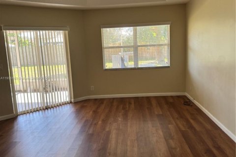 Casa en alquiler en Port St. Lucie, Florida, 4 dormitorios, 202.81 m2 № 1957049 - foto 6