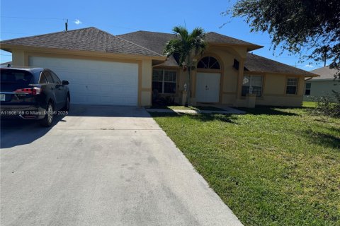 Casa en alquiler en Port St. Lucie, Florida, 4 dormitorios, 202.81 m2 № 1957049 - foto 1