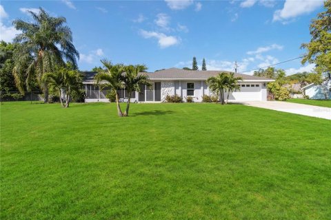 House in Merrit Island, Florida 4 bedrooms, 206.8 sq.m. № 1793655 - photo 1