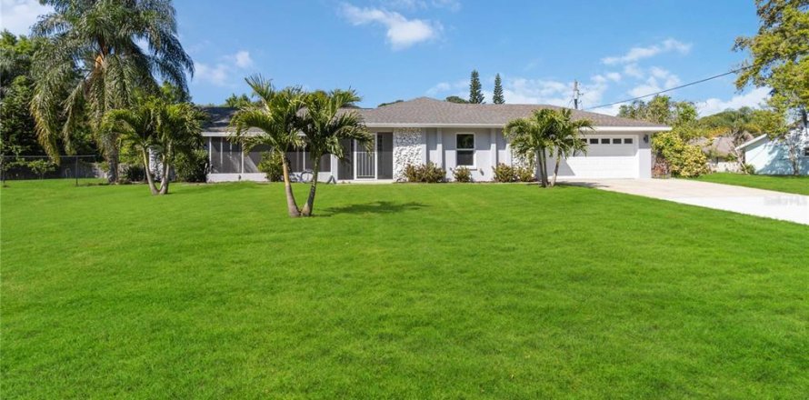 House in Merrit Island, Florida 4 bedrooms, 206.8 sq.m. № 1793655