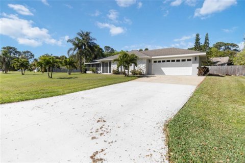 House in Merrit Island, Florida 4 bedrooms, 206.8 sq.m. № 1793655 - photo 4