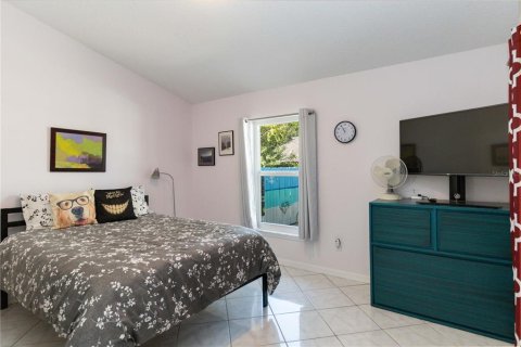 House in Merrit Island, Florida 4 bedrooms, 206.8 sq.m. № 1793655 - photo 27