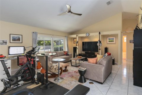 House in Merrit Island, Florida 4 bedrooms, 206.8 sq.m. № 1793655 - photo 7