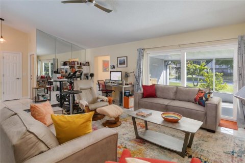 House in Merrit Island, Florida 4 bedrooms, 206.8 sq.m. № 1793655 - photo 9