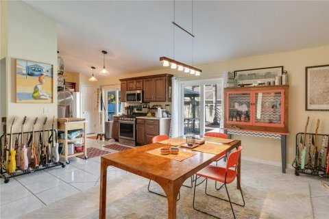 House in Merrit Island, Florida 4 bedrooms, 206.8 sq.m. № 1793655 - photo 11