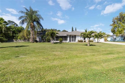 House in Merrit Island, Florida 4 bedrooms, 206.8 sq.m. № 1793655 - photo 2