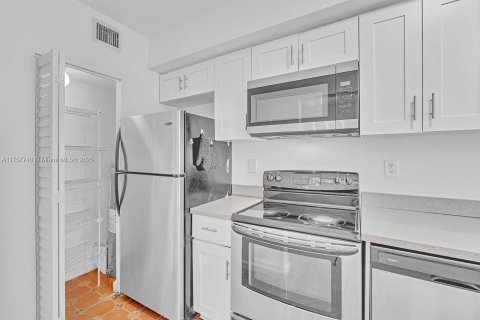 Condo in Miami, Florida, 3 bedrooms  № 1706512 - photo 3
