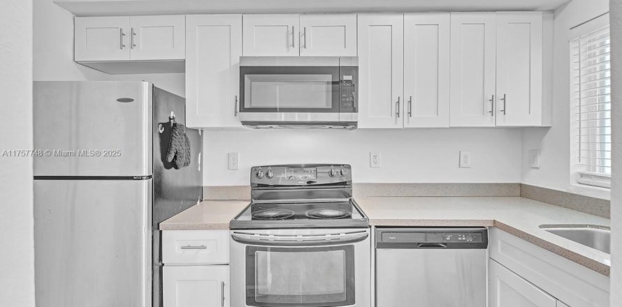 Condo in Miami, Florida, 3 bedrooms № 1706512