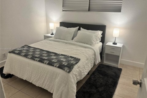 House in Pompano Beach, Florida 4 bedrooms, 117.52 sq.m. № 2053329 - photo 7