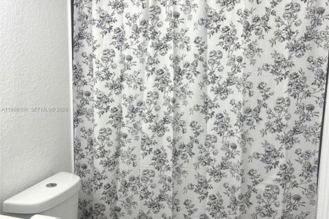 House in Pompano Beach, Florida 4 bedrooms, 117.52 sq.m. № 2053329 - photo 8