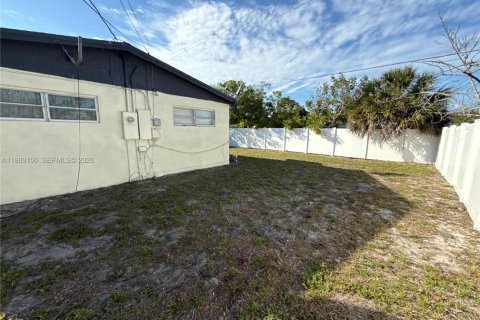 House in Pompano Beach, Florida 4 bedrooms, 117.52 sq.m. № 2053329 - photo 2