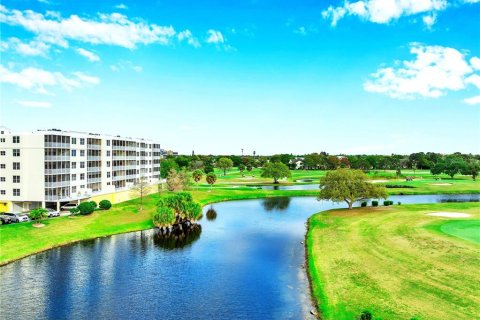 Condo in Largo, Florida, 3 bedrooms  № 1821450 - photo 7