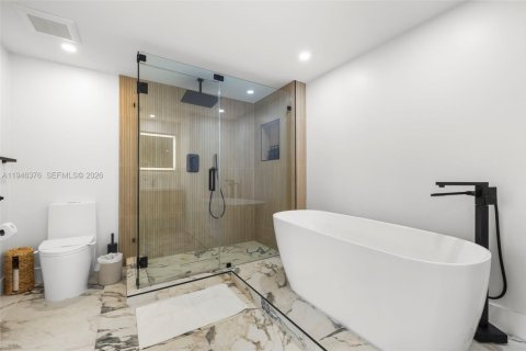 Condo in Miami, Florida, 2 bedrooms  № 2152904 - photo 20