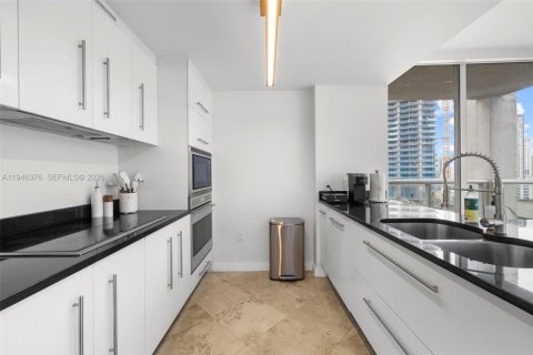 Condo in Miami, Florida, 2 bedrooms  № 2152904 - photo 9