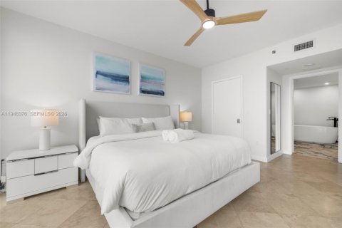 Condo in Miami, Florida, 2 bedrooms  № 2152904 - photo 13