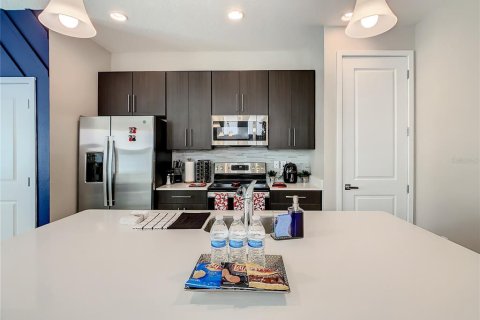 House in Davenport, Florida 4 bedrooms, 169.36 sq.m. № 2103507 - photo 6