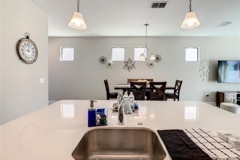 House in Davenport, Florida 4 bedrooms, 169.36 sq.m. № 2103507 - photo 7