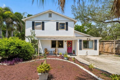 Casa en Tampa, Florida 6 dormitorios, 318.28 m2 № 2316553