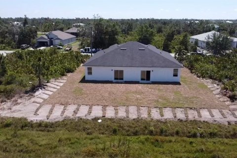 Купить коммерческую недвижимость в Порт-Шарлотт, Флорида 12 спален, 254.55м2, № 1592520 - фото 15