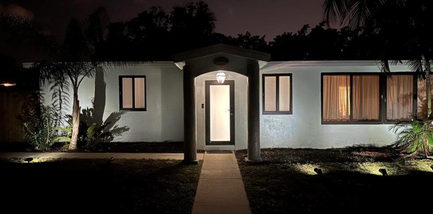 House in Pompano Beach, Florida 3 bedrooms, 138.24 sq.m. № 1228840