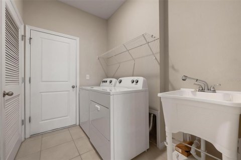 House in Bradenton, Florida 3 bedrooms, 171.31 sq.m. № 2158015 - photo 28