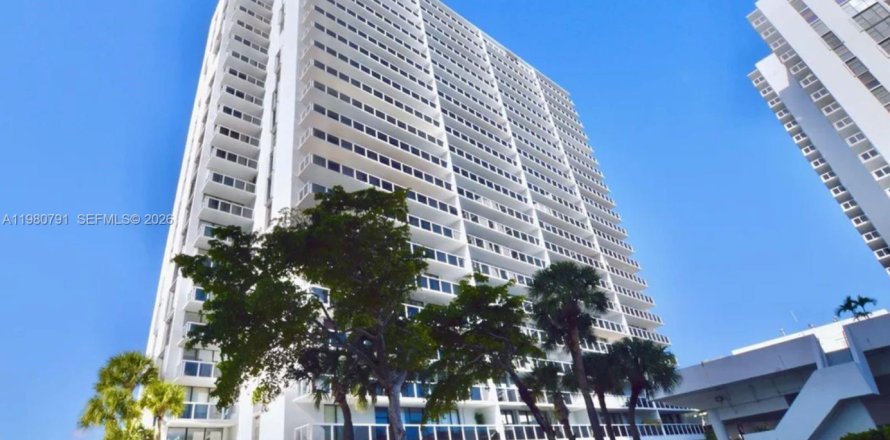 Кондоминиум с 5 комнатами в Авентура, Флорида № 2046879