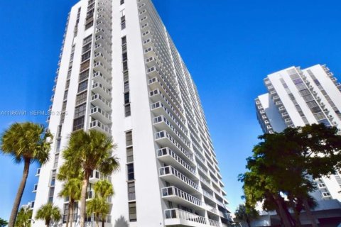 Купить кондоминиум в Авентура, Флорида 5 комнат, 93.92м2, № 2046879 - фото 2