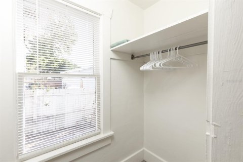 Commercial property in Saint Petersburg, Florida 4 bedrooms, 121.52 sq.m. № 1559988 - photo 12