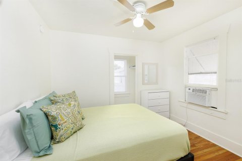 Commercial property in Saint Petersburg, Florida 4 bedrooms, 121.52 sq.m. № 1559988 - photo 10