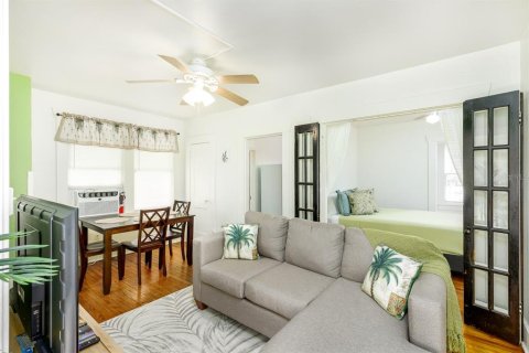 Commercial property in Saint Petersburg, Florida 4 bedrooms, 121.52 sq.m. № 1559988 - photo 6