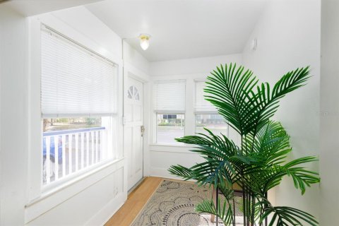 Commercial property in Saint Petersburg, Florida 4 bedrooms, 121.52 sq.m. № 1559988 - photo 5