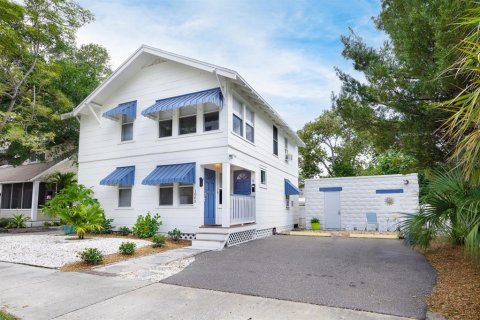Commercial property in Saint Petersburg, Florida 4 bedrooms, 121.52 sq.m. № 1559988 - photo 2