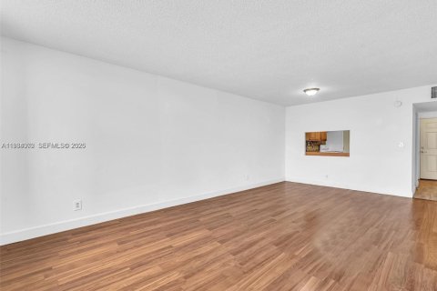 Купить кондоминиум в Майами, Флорида 1 спальня, 81.75м2, № 2048488 - фото 23