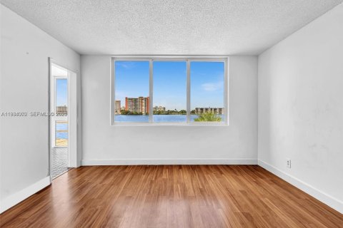 Купить кондоминиум в Майами, Флорида 1 спальня, 81.75м2, № 2048488 - фото 25