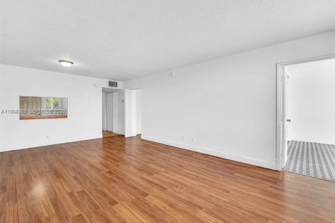 Купить кондоминиум в Майами, Флорида 1 спальня, 81.75м2, № 2048488 - фото 20