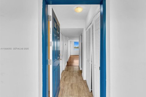 Купить кондоминиум в Майами, Флорида 1 спальня, 81.75м2, № 2048488 - фото 2